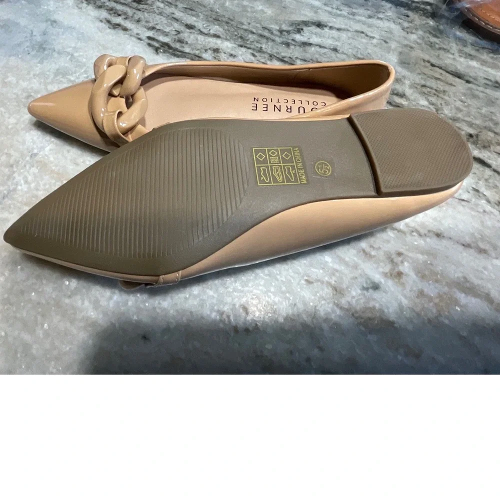 Journee Collection Flats Women‎ 5.5 Tan Patent Pointed Toe Chain Detail Slip On
